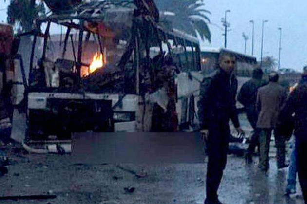 ATENTAT în Tunisia. Cel putin 14 morti langa Ambasada Frantei