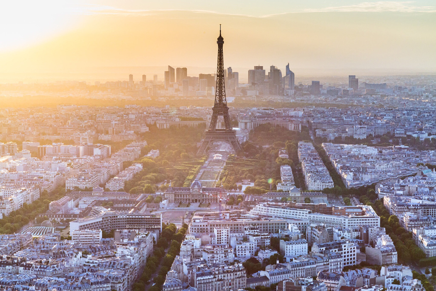 Atentate teroriste în Paris. Jurnalistul român dat victimă, nu a fost rănit