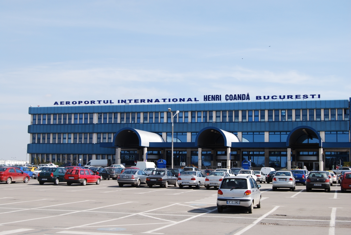 Aterizare de urgenţă a unui avion pe aeroportul Henri Coandă. O pasageră le-a dat emoţii