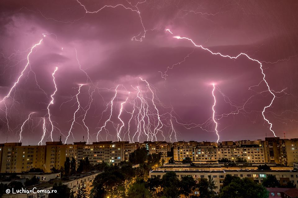 Aterizare meteorologică de ploi și vijelii începând de joi 4 iunie. Ce zone vor fi afectate