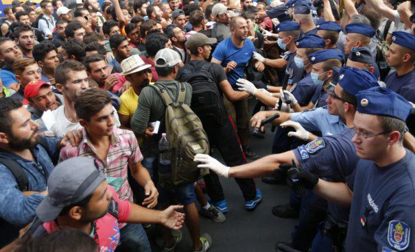 Austria face orice pentru a scăpa de migranţi: Ultima decizie a autorităţilor de la Viena