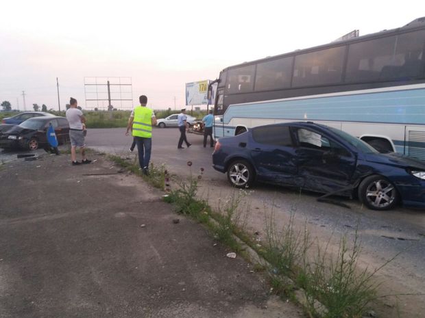Autocar cu 49 de copii, implicat într-un accident pe DN1
