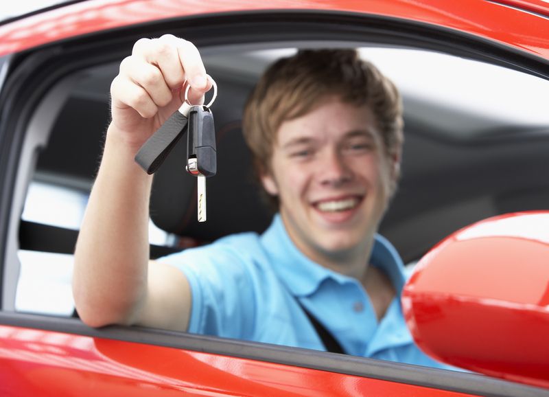 Avansul de 5% pentru achiziţii auto prin Prima Maşină ar putea fi prima de casare de la