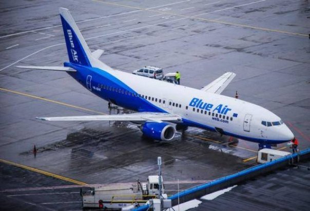 Avion Blue Air intors din drum din cauza unei alerte la bord