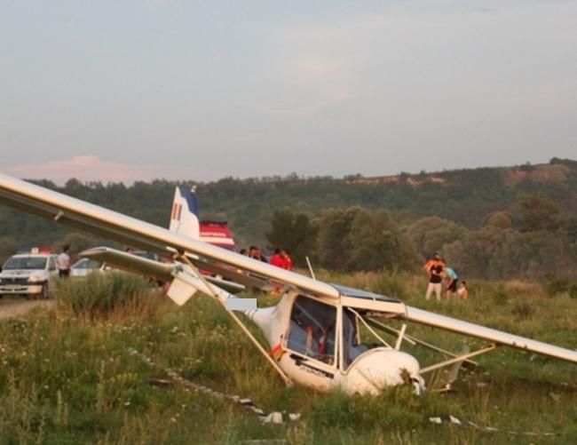 Avion de mici dimensiuni, obligat să aterizeze forţat în Alba Iulia
