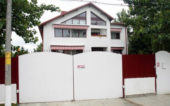 Avocat Mocanu: Casa lui Oprescu, vandalizată. I-au scos până si parchetul