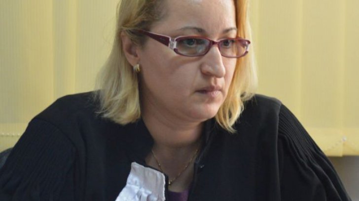 Avocata elevei violate: „Măruţă mi-a promis că victima nu va apărea la televizor. S-a profitat de naivitatea ei
