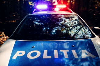 Bărbat de 46 de ani găsit împușcat în cap în curtea casei sale din Vrancea