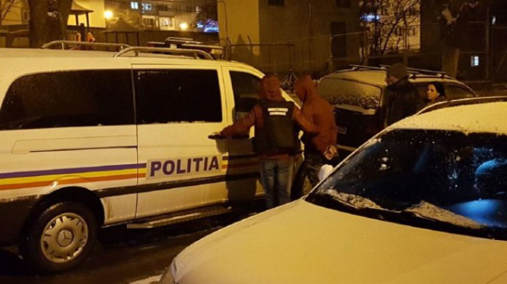Bărbat luat la bătaie de trei tineri până a intrat în comă