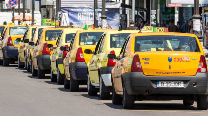 Bărbat reţinut, după ce a bătut un taximetrist şi apoi i-a furat maşina