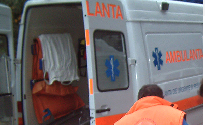 Bărbat transportat în comă la spital după ce a fost rănit în explozia unui motor