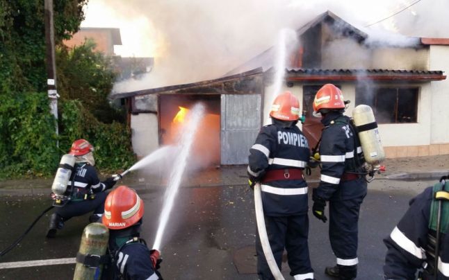Bărbatul care s-a autoincendiat în sediul Poliţiei Transporturi din Gara de Nord a murit la spital
