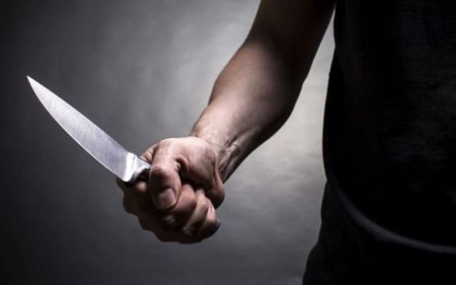 Bărbatul suspectat că şi-a înjunghiat mortal iubita a fost prins în timp ce se pregătea să fugă