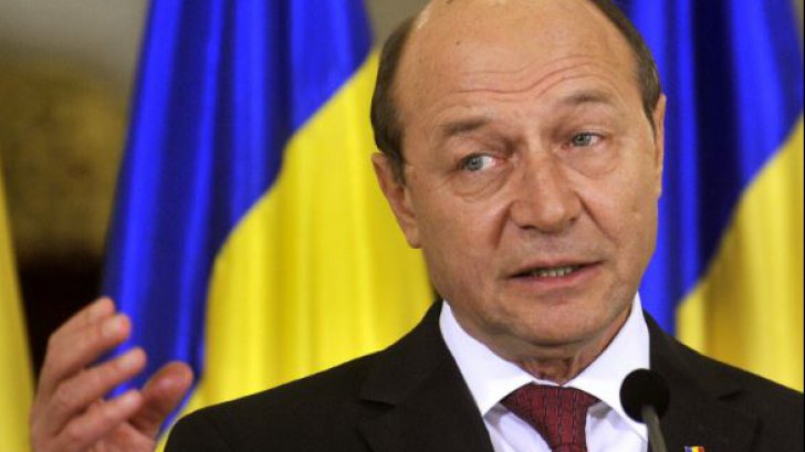 Băsescu, atac la Toader: Să mergi la CCR, o glumă pentru studenți în anul I la Drept