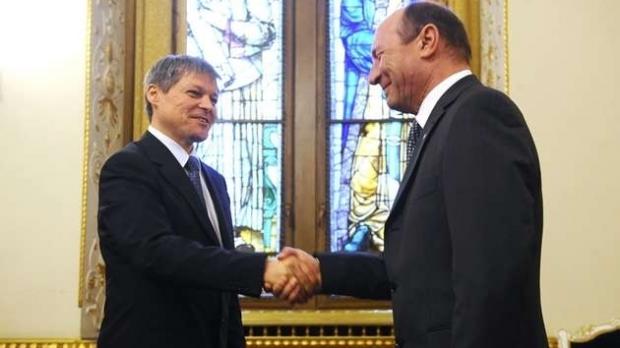 Băsescu: Dacian Cioloş a fost tratat ca un copil de mingi de Angela Merkel
