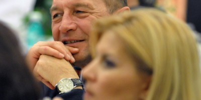 Băsescu, despre masteratul Elenei Udrea în teologie: „Gândiți-vă că este, totuși, o femeie singură...