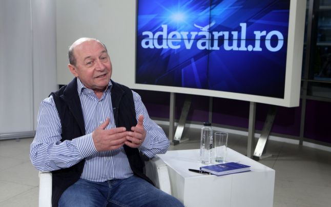 Băsescu, despre Monica Anisie: Fie ea şi profesoară, este în categoria de analfabeţi funcţionali