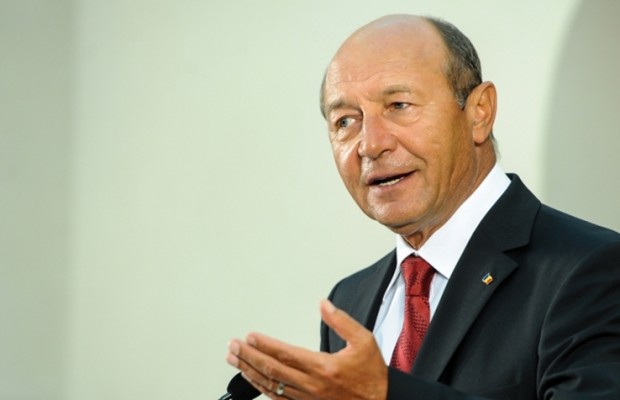 Băsescu: Dragnea vrea să pună sub control internetul în preajma alegerilor cu Legea Defaimarii