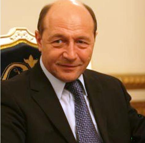 Băsescu: Guvernul Cioloş nu şi-a respectat programul asumat, alegerea primarilor în două tururi