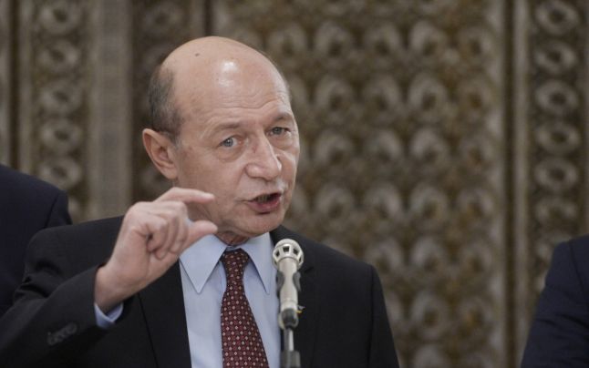 Băsescu: România riscă să deterioreze relaţiile cu SUA. Dragnea şi Tăriceanu pot reprezenta Parlamentul la defilarea de 1 Decembrie