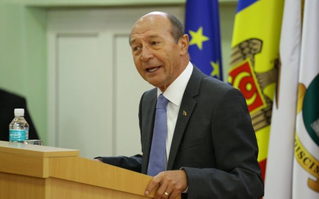 Băsescu: „Să vinzi Limba Română în an centenar este o ticăloşie fără margini