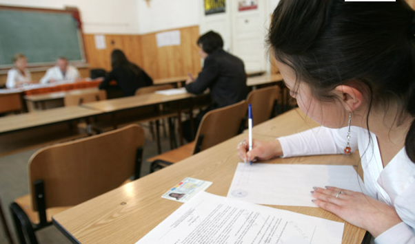 BAC 2016: Peste 137.000 de absolvenţi de liceu susţin astăzi examenul oral de limba română