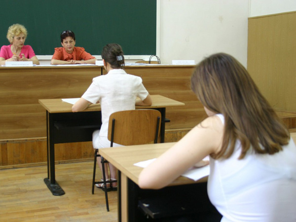 BACALAUREAT 2015. Ministrul promite SUBIECTE ușoare pentru candidați