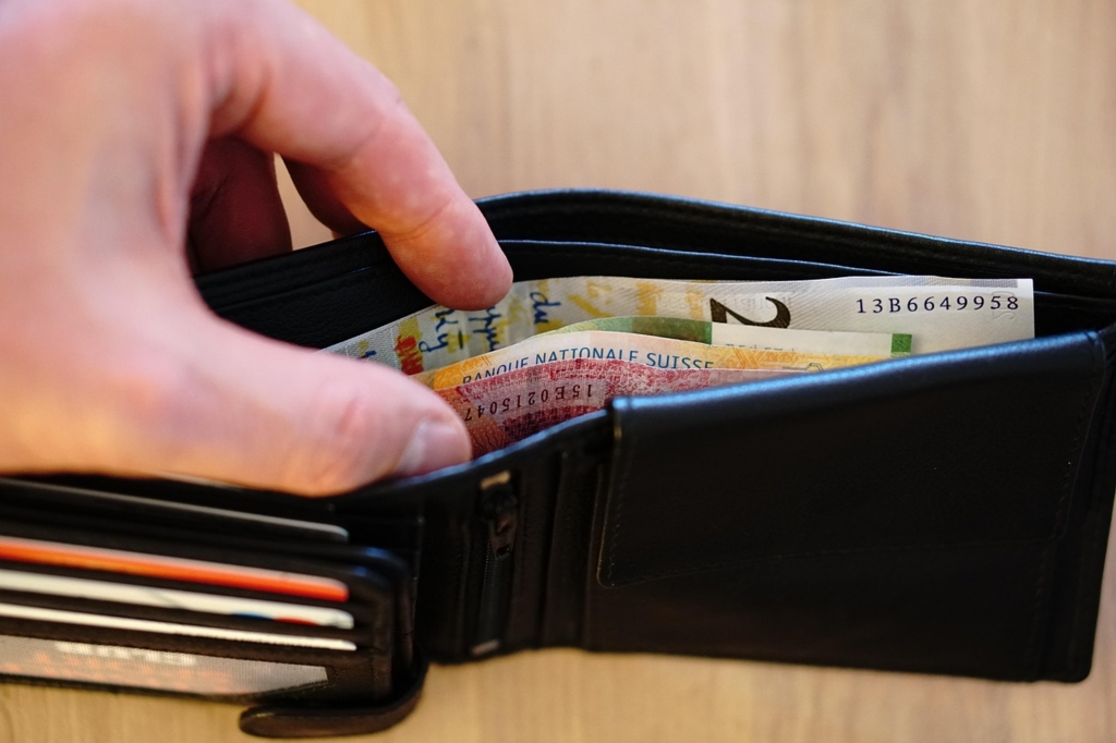 Bani de mâncare de la stat și pentru cei cu salarii de peste 12.000 lei. Cine mai primeste indemnizatie de hrana si cât
