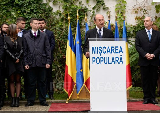 Băsescu candidează la preşedintia PMP, Tomac pentru preşedinte executiv