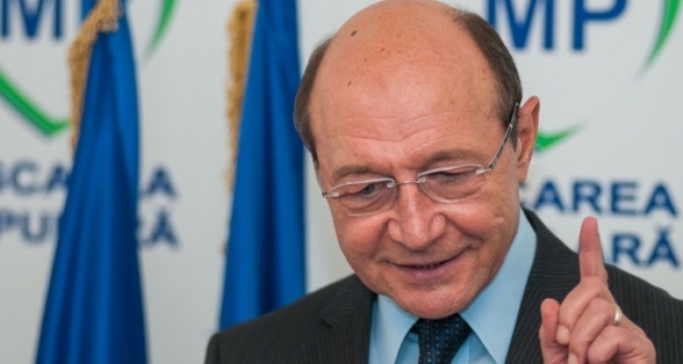 Basescu: Iohannis sa introduca la referendum o intrebare despre numarul de parlamentari