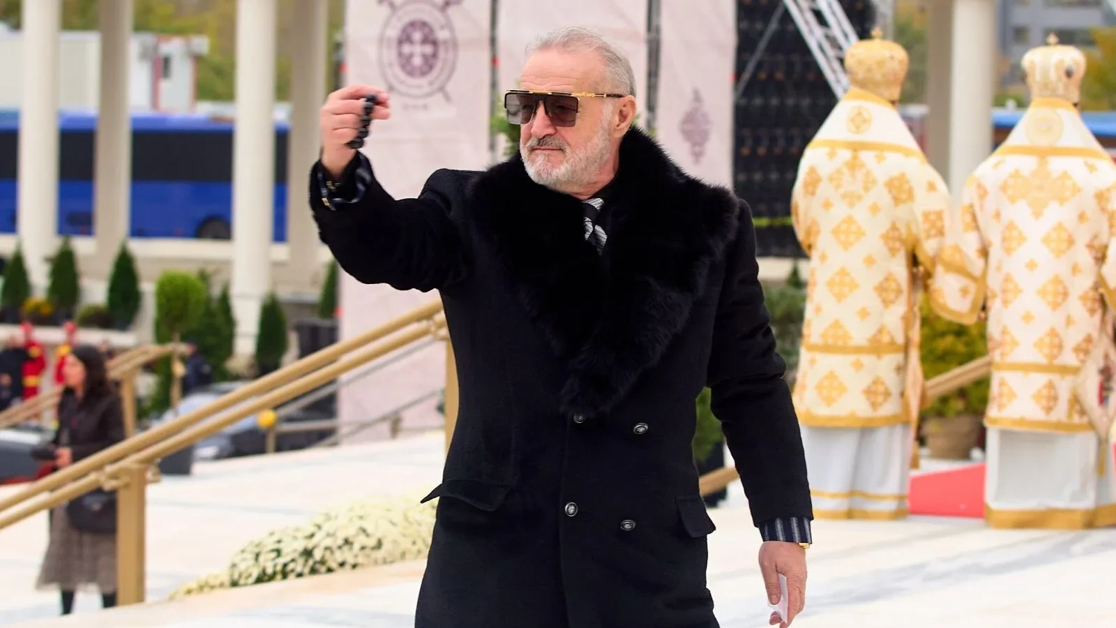 Becali și-a construit buncăr antiatomic sub o biserică
