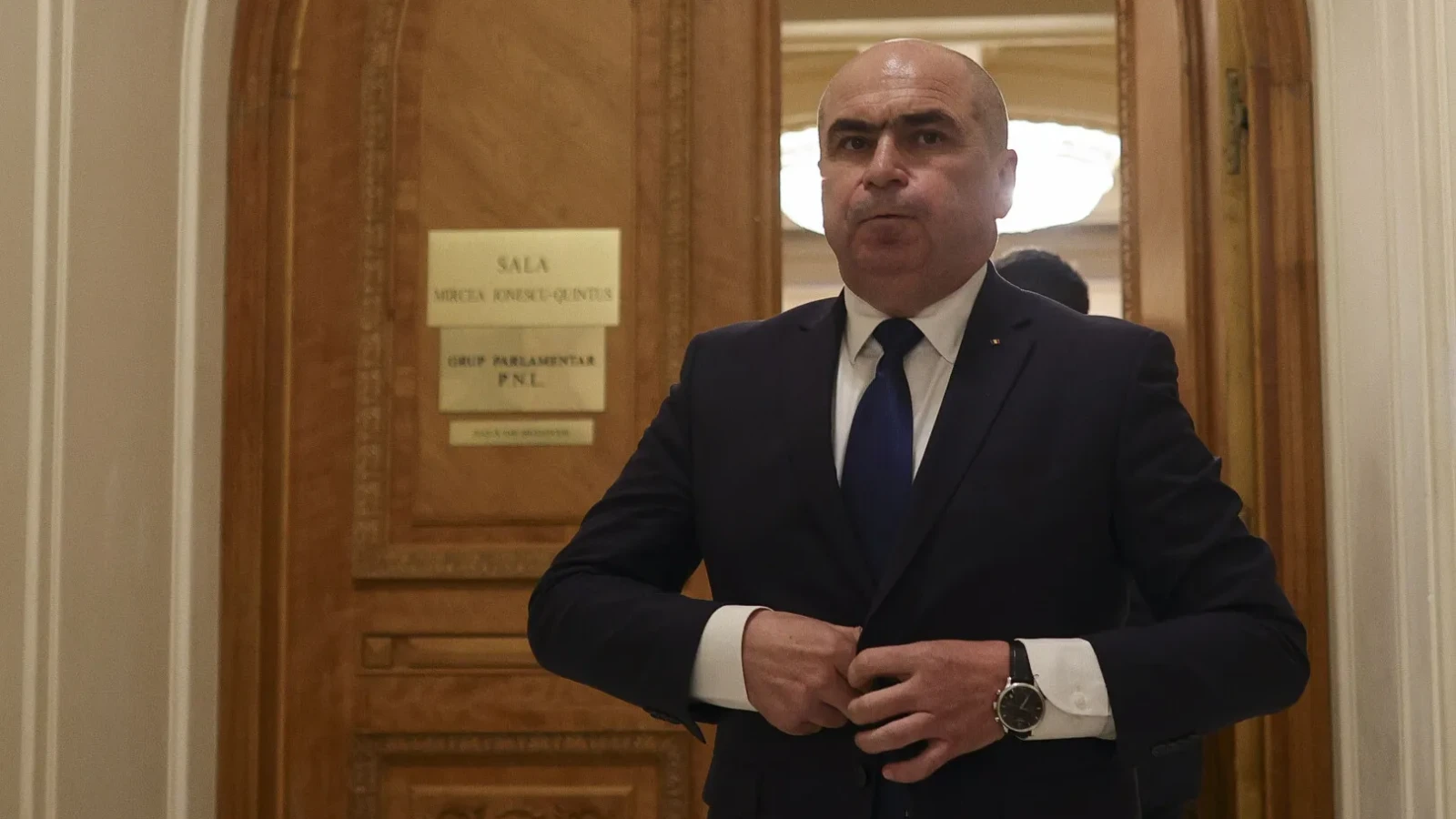 Bolojan face numiri în plin interimat: schimbare la vârful instituției care acreditează spitalele
