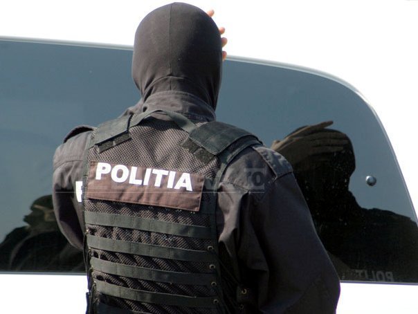 Brancardierul de la Morga din Slatina şi alţi şase traficanţi de droguri, reţinuţi de procurorii DIICOT