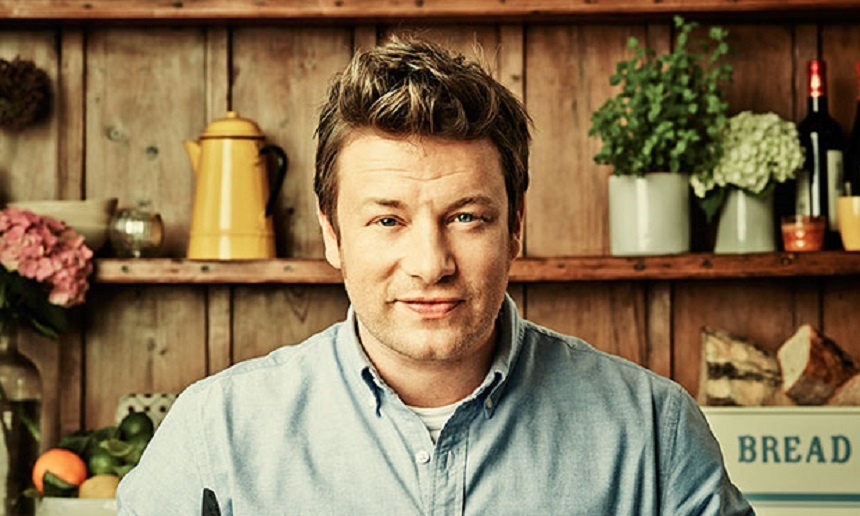 Bucătarul britanic Jamie Oliver a prins un bărbat care a încercat să-i jefuiască locuinţa din nordul Londrei