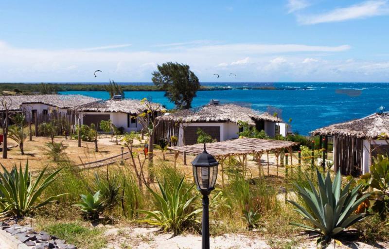 Bungalouril lui Mazare au fost lovite de Ciclonul Ava care a omorat 29 de persoane in Madagascar