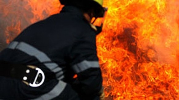 Buticul unui român din Franta, incendiat de doi polițiști rasiști
