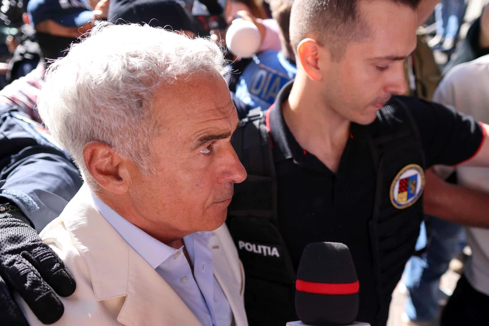 Călin Georgescu, mesaj din arest pentru susținători. Cum a apărut postarea de pe Facebook, el neavând acces la telefon
