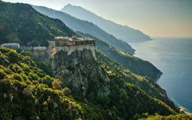 Călugării români de pe Muntele Athos, despre focarul de COVID-19: 