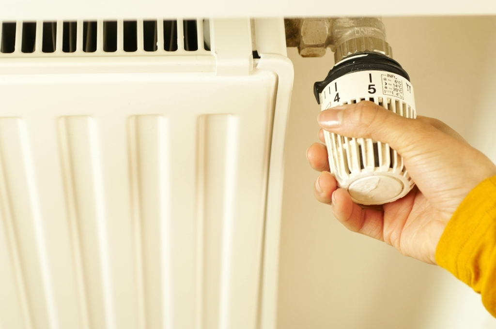 Când începe furnizarea căldurii în București. Termoenergetica: Incă se fac lucrari stradale si nu se pot umple caloriferele