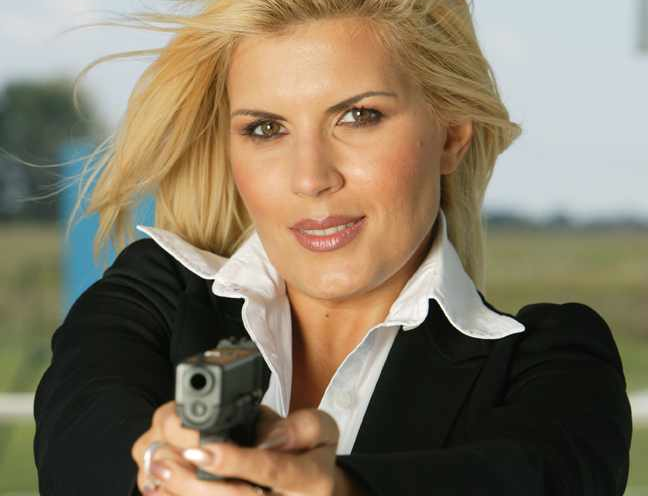 Ca-n filmele cu James Bond. Cum s-a deghizat Elena Udrea penru intalnirea secreta cu Victor Ponta