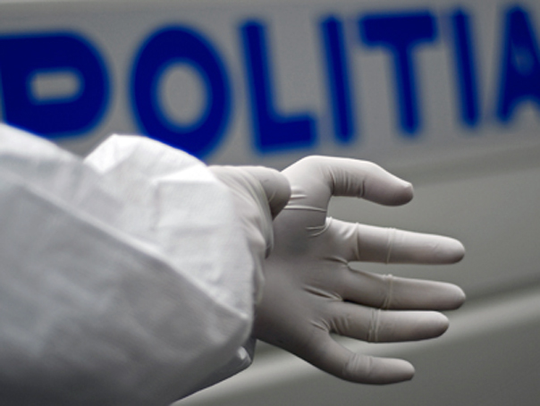 Cadavrele a trei bebeluşi, găsite în podul unui bloc din Bistriţa-Bârgăului