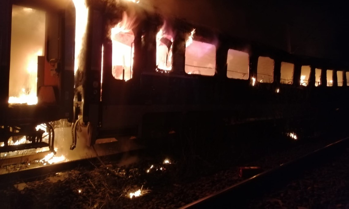 Cadavru carbonizat, descoperit într-un tren la Brașov
