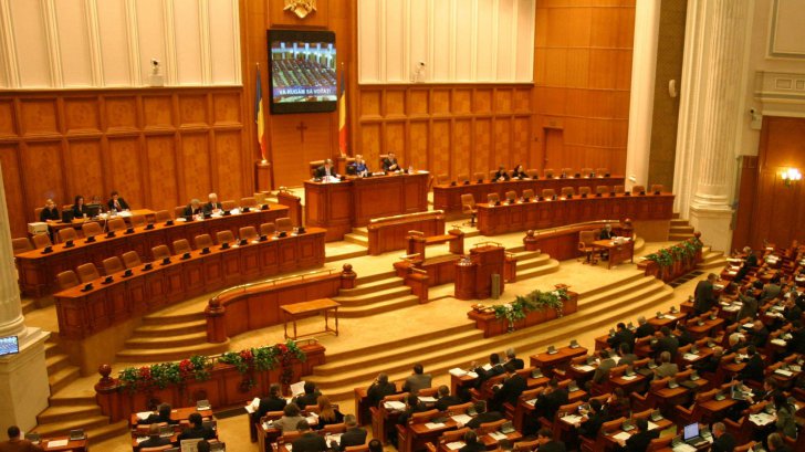 Camera Deputaţilor: Statul, obligat să se îndrepte împotriva magistratului care a săvârşit o eroare