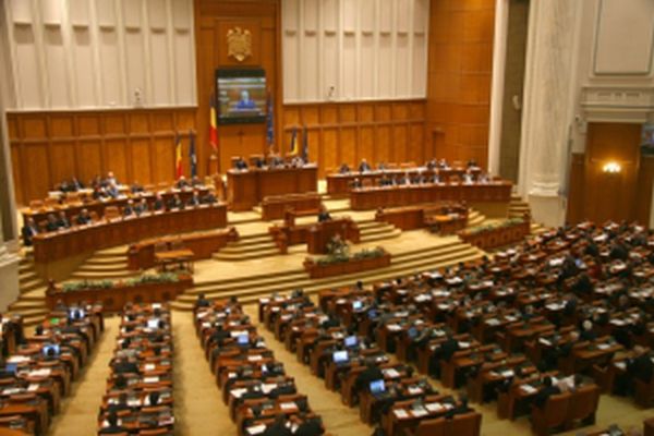 Camera Deputatilor dezbate si da astazi votul final pe celelalte doua legi ale Justitiei