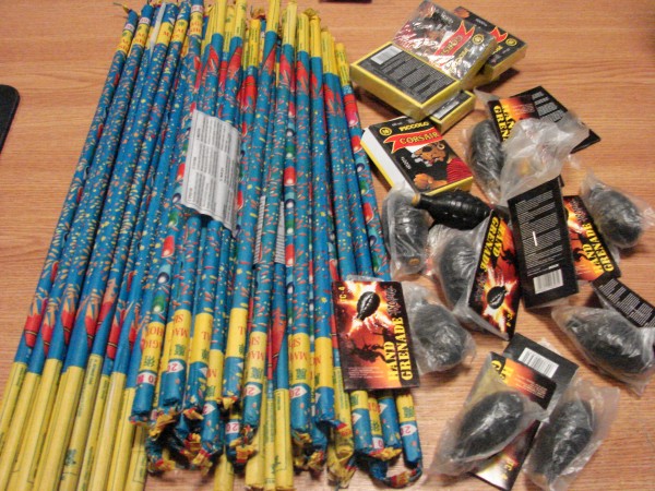Captură record de materiale explozive, în Bucureşti! Poliţiştii au confiscat 70 de tone de petarde
