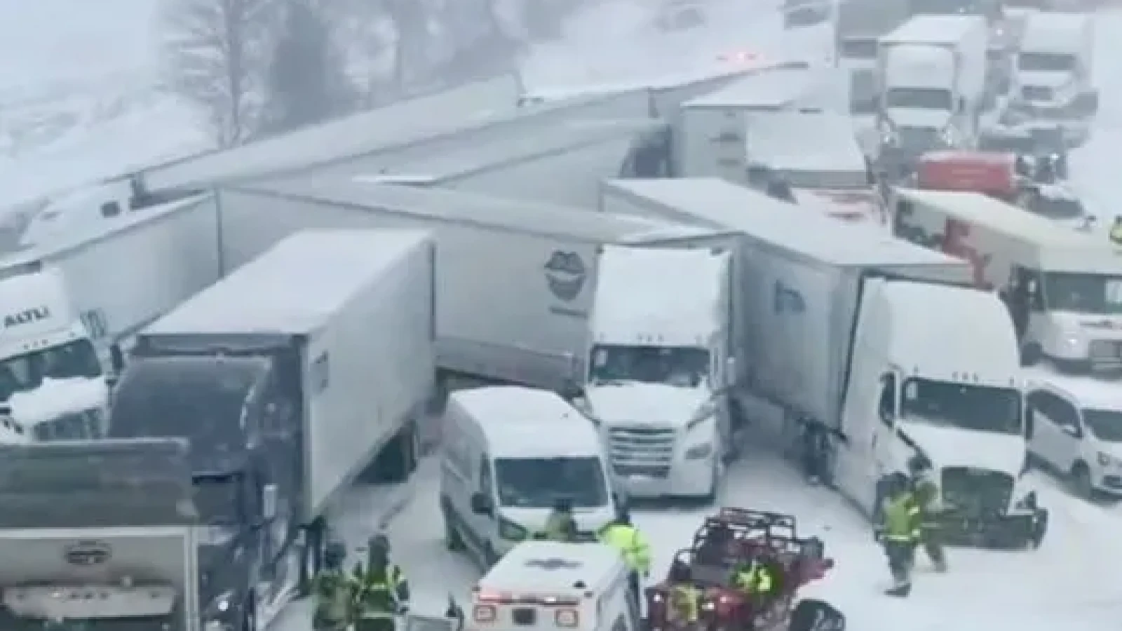 Carambol uriaș pe o autostradă din SUA - Au fost implicate peste o sută de mașini
