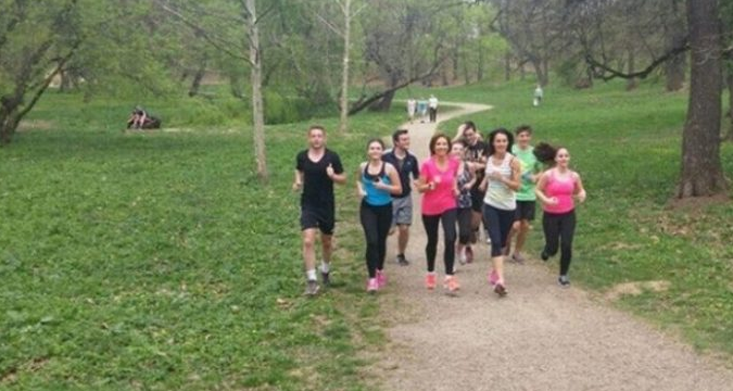 Carmen Iohannis aleargă la Semimaratonul Sibiu. Klaus doar o sustine