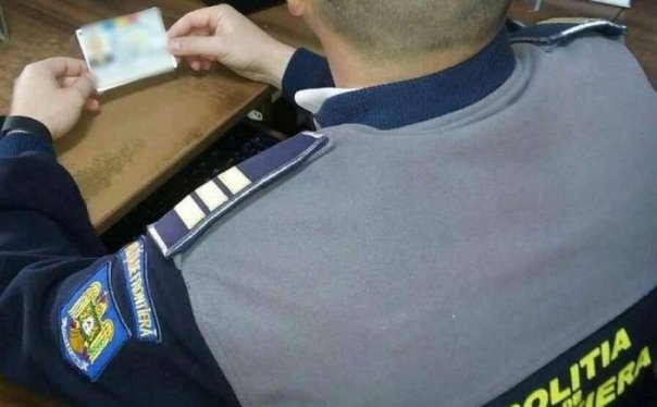 Carte de identitate romaneasca falsa, descoperita la controlul de frontiera