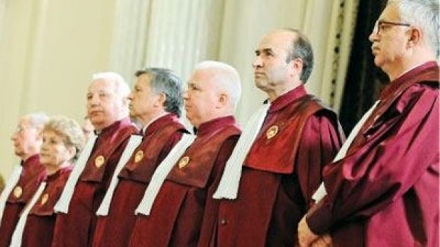 CCR a admis sesizarea preşedintelui Iohannis privind statutul aleşilor locali
