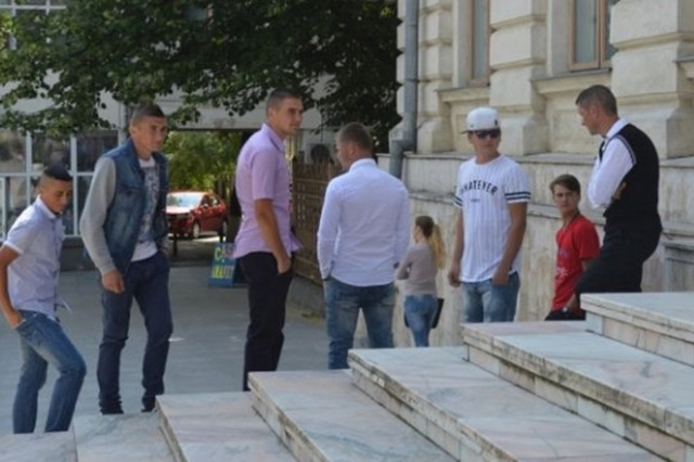Ce au decis poliţiştii în cazul celor şapte vasluieni care au violat o fată de 18 ani până la leşin